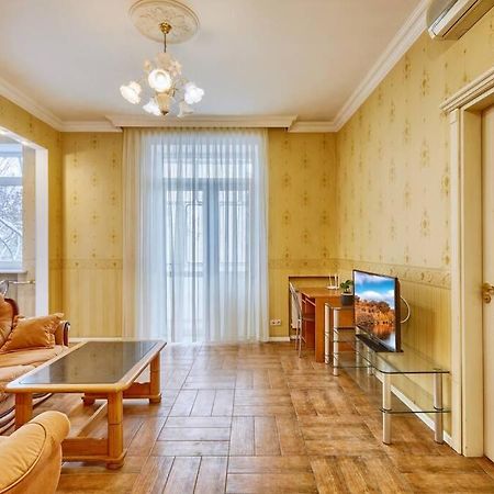 Apartment Near Bessarabsky Square Kiev Bagian luar foto