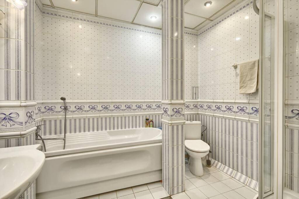 Apartment Near Bessarabsky Square Kiev Bagian luar foto