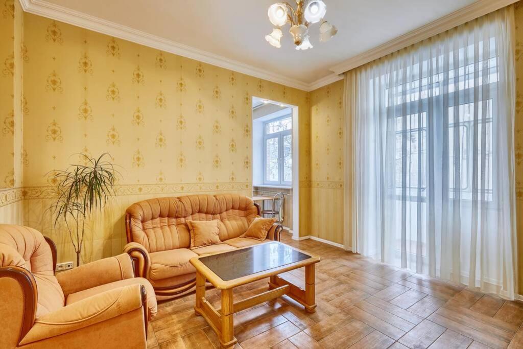 Apartment Near Bessarabsky Square Kiev Bagian luar foto
