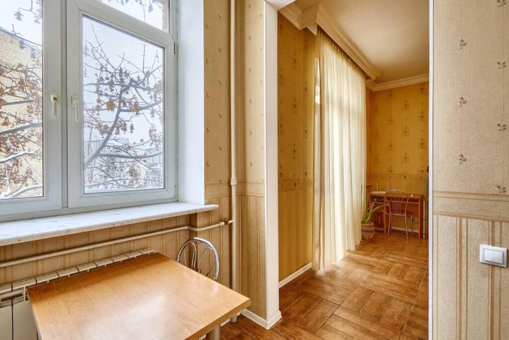 Apartment Near Bessarabsky Square Kiev Bagian luar foto