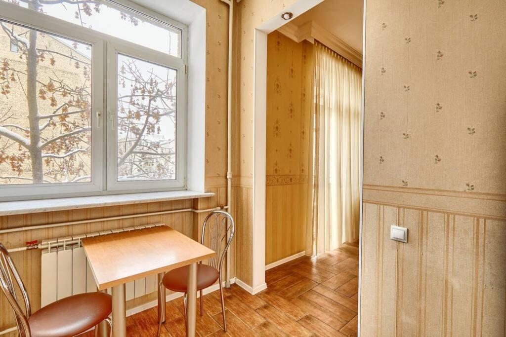 Apartment Near Bessarabsky Square Kiev Bagian luar foto