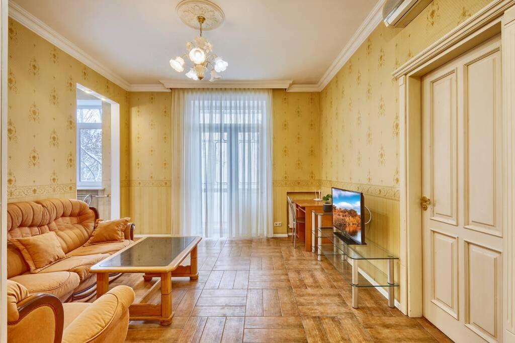 Apartment Near Bessarabsky Square Kiev Bagian luar foto