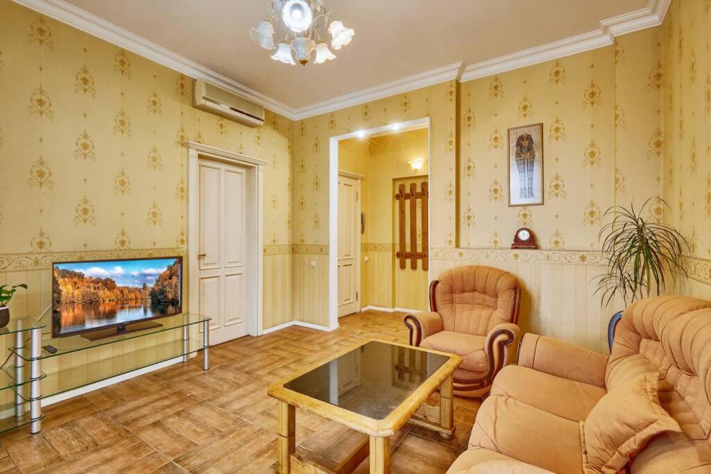 Apartment Near Bessarabsky Square Kiev Bagian luar foto